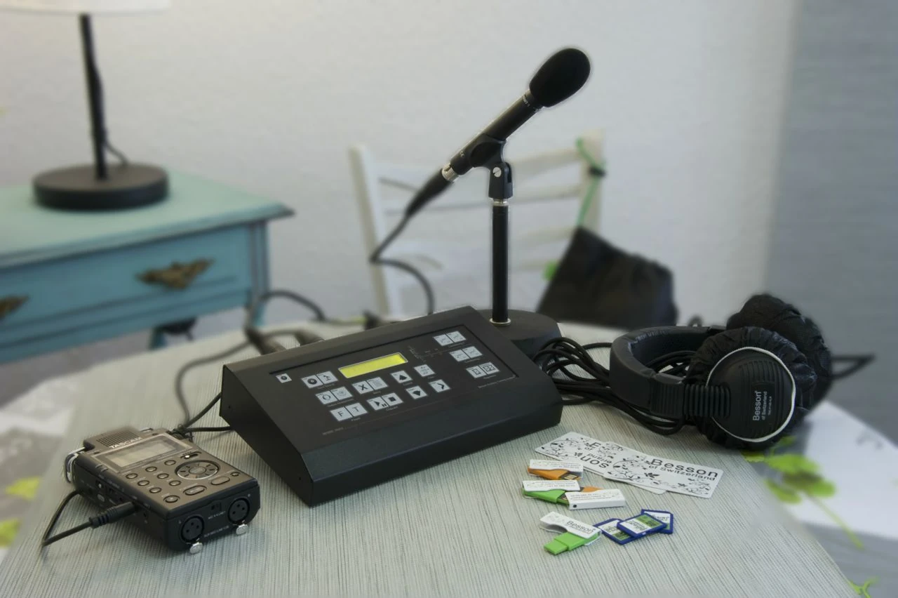 Besson® Electronic Ear on a table