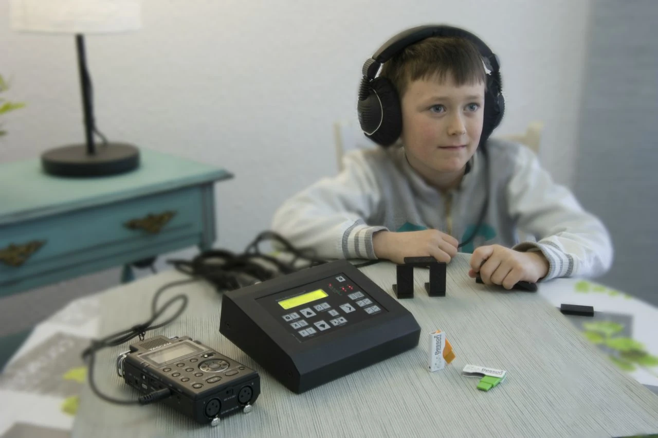 Besson® Electronic Ear on a table